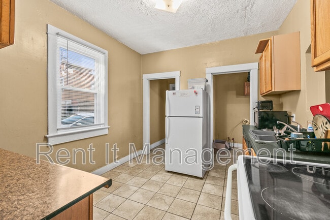 Building Photo - 3222 Webster St