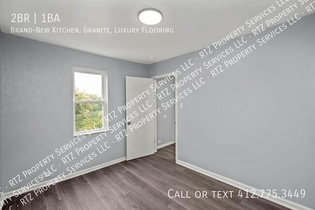 Building Photo - 904 Hilltop St