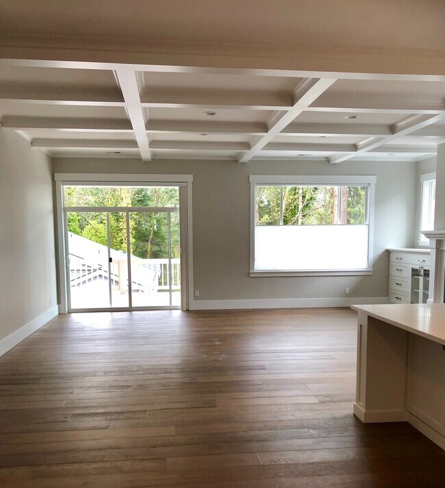 Building Photo - Gorgeous Home in the Wing Point Area of Ba...