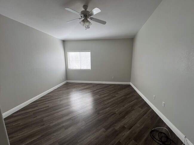 Building Photo - UPGRADED 2BEDROOM, 2BATHROOM HOME