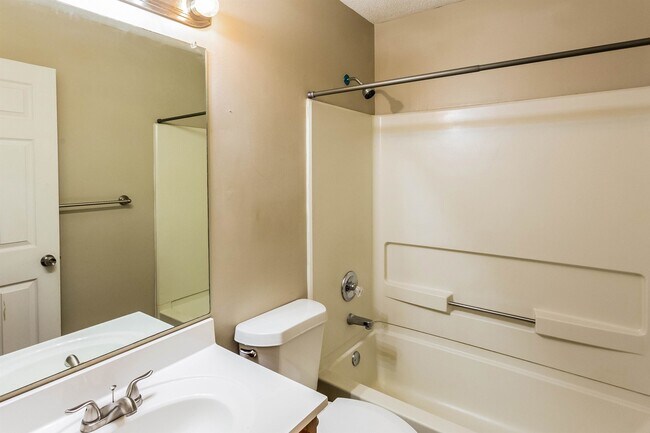Building Photo - 5849 Hickory Greene Dr