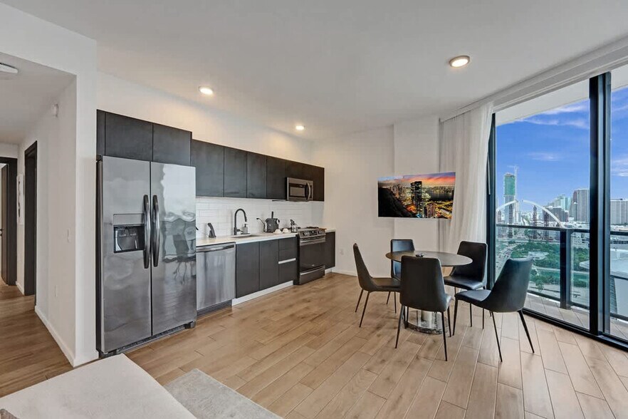 Building Photo - 398 NE 5th St