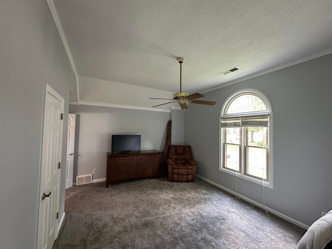 Building Photo - 9118 Fox Ridge Rd