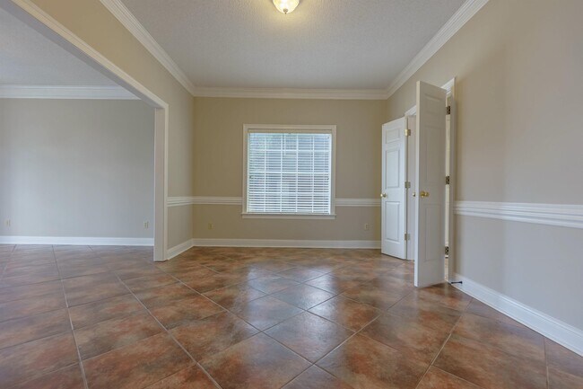 Building Photo - 4375 Big Horn Dr S