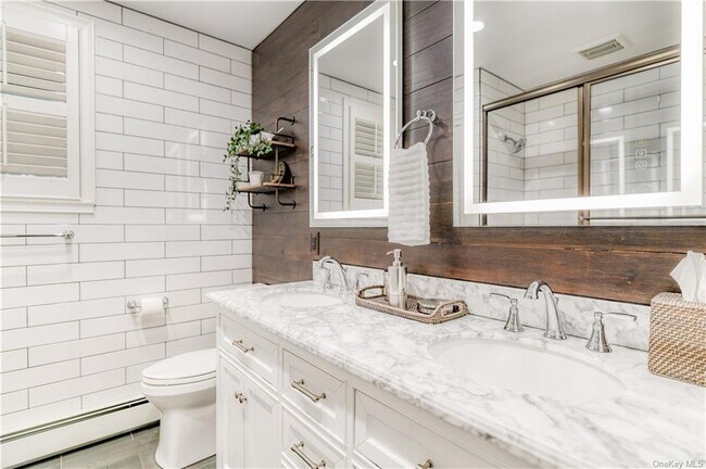 Building Photo - 105 Main St