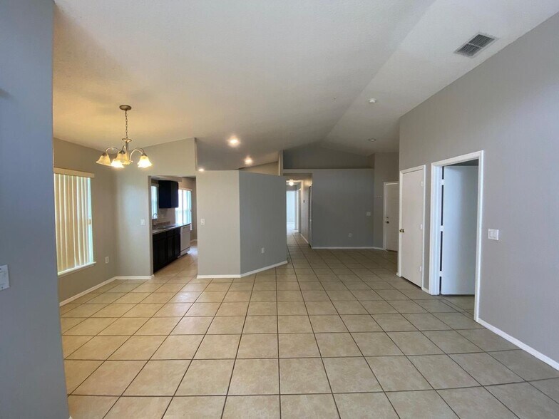 Building Photo - 1440 Timberbend Cir