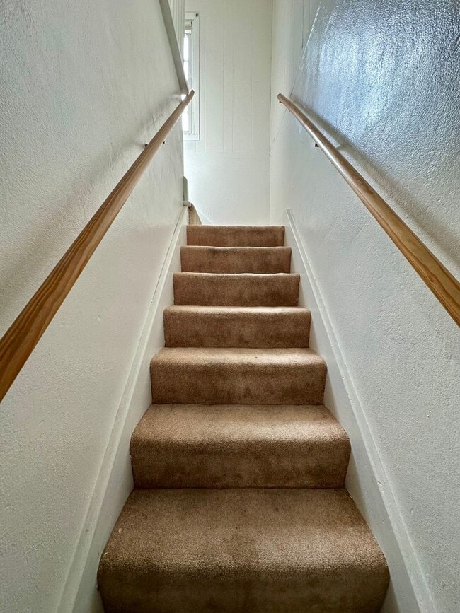 Building Photo - 3 bed, 1.5 bath home for rent in Waterloo