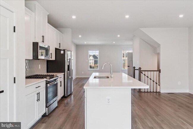 Building Photo - 14032 Sunrise Valley Dr