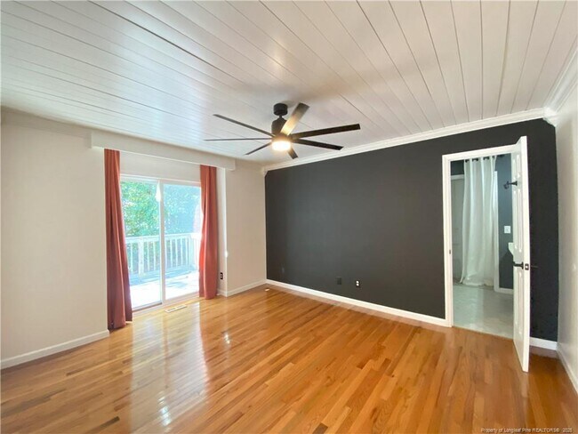 Building Photo - 462 Crown Point