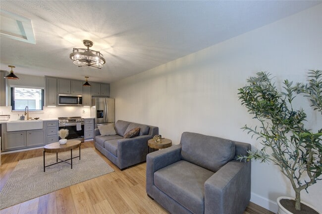 Building Photo - 3201 Westridge St