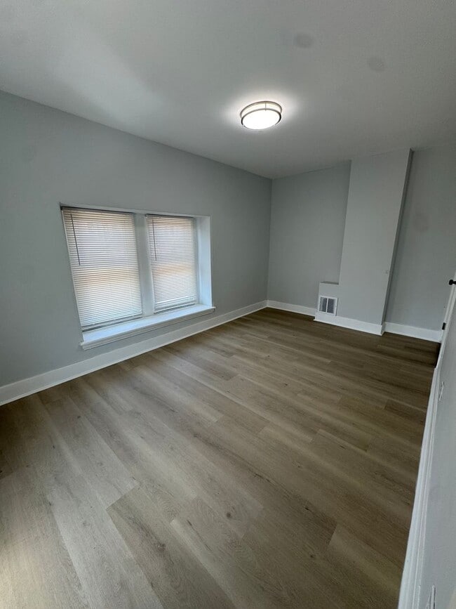 Building Photo - Remodeled 4bd/2 bath Home with Rear yard!!...