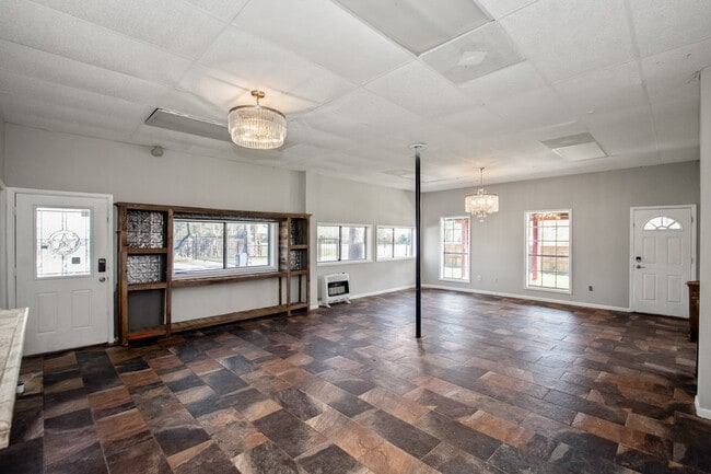 Building Photo - 6830 Hwy 35 Bypass