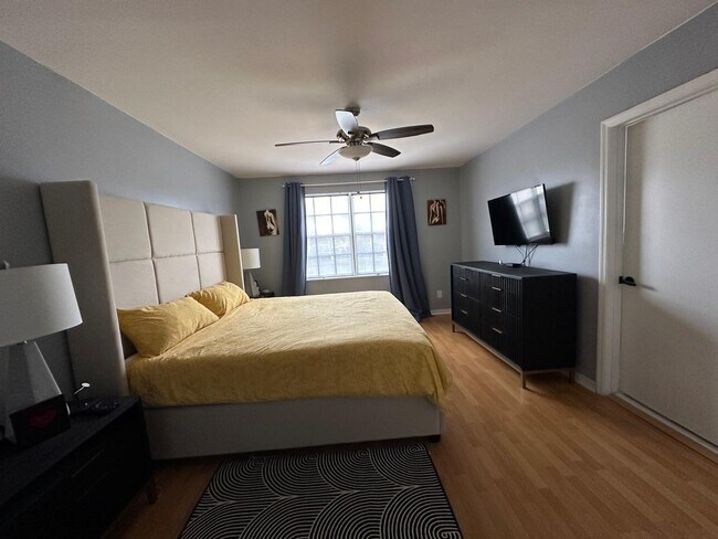 Building Photo - 349 SW 121st Ave