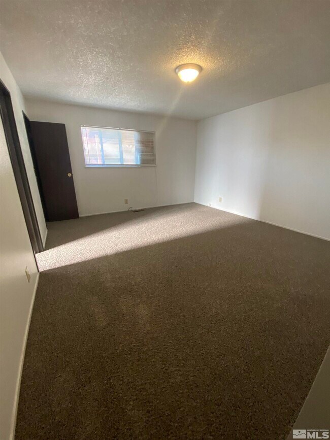 Building Photo - 373 Nader Way