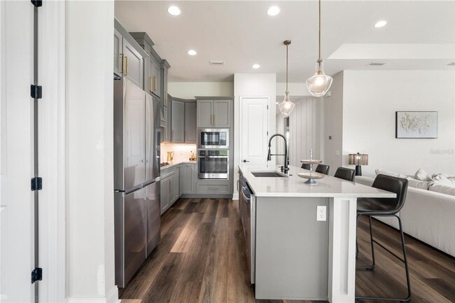 Building Photo - Gorgeous 3/2 in Oakmont!!!