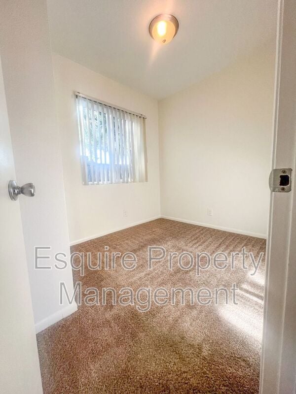 Building Photo - 319 HILL