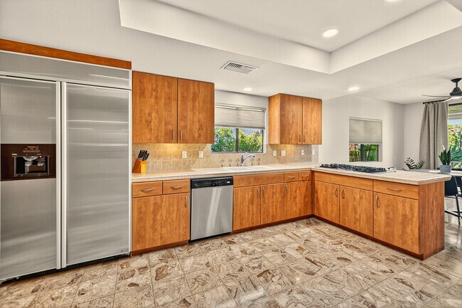 Building Photo - 1570 S La Verne Way