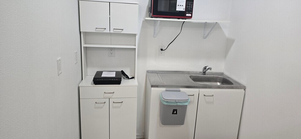 Building Photo - 551 Albatross Dr