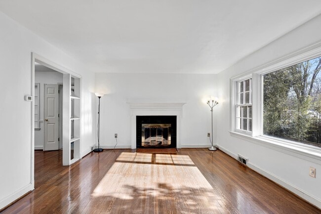 Building Photo - 1529 N Kenilworth St