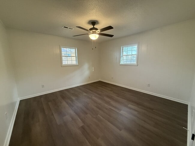 Building Photo - 112 Edna St