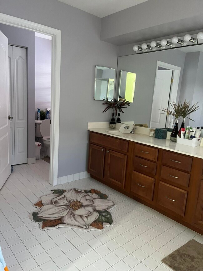 Building Photo - 18051 Rhumba Way