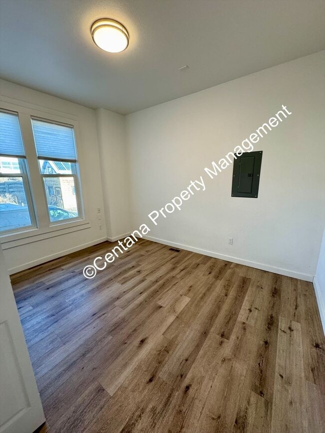 Building Photo - 722 S Montana St