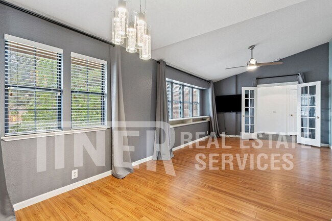 Building Photo - 3065 Cerro Cir