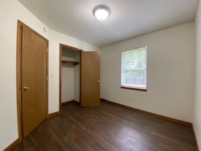 Building Photo - 3 Bedroom Home with 2 Car Attached Garage!