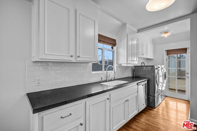 Building Photo - 350 S Roxbury Dr