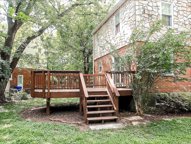 Building Photo - Ideal 3 Bedroom 2 Bath Colonial Just Over ...