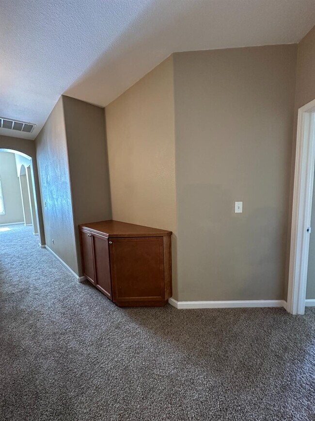Building Photo - 2136 E Turnberry Ave