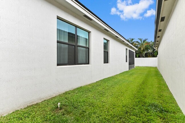 Building Photo - 7461 Moonrise Dr