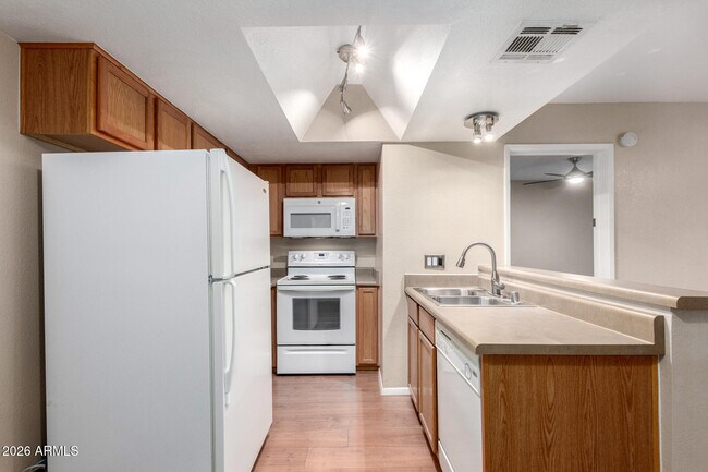 Building Photo - 1720 E Thunderbird Rd