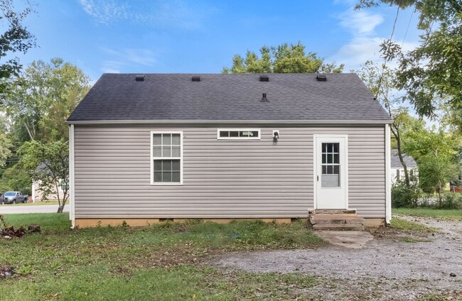 Building Photo - 26 Maple St