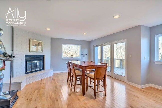 Building Photo - 501 Rookwood Pl