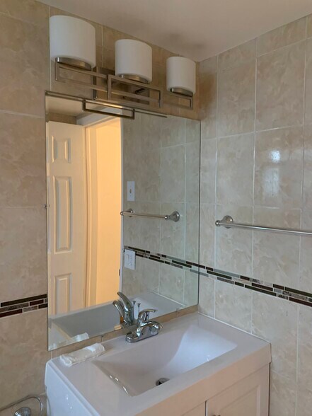 Building Photo - 180 NE 12th Ave