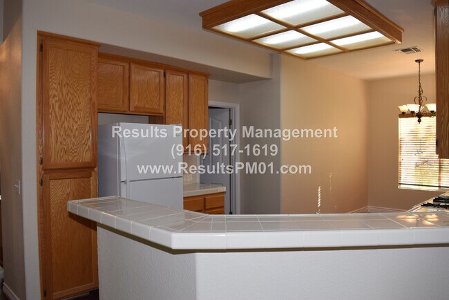 Building Photo - 3 Bedroom - Heart of Roseville