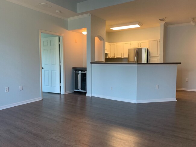 Building Photo - Full upgraded beautiful 2 Bed 2 Bath Condo.