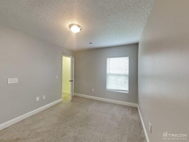 Building Photo - 4744 Abercromby St