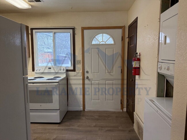 Building Photo - 808 E Canby St