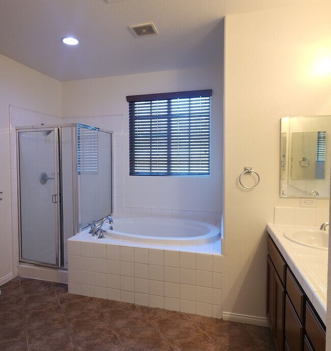 Building Photo - 476