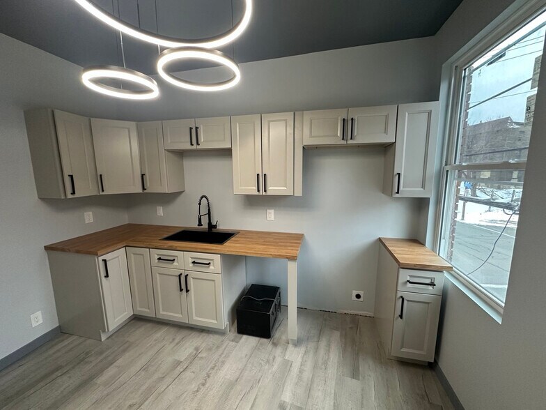 Building Photo - 2552 Brownsville Rd