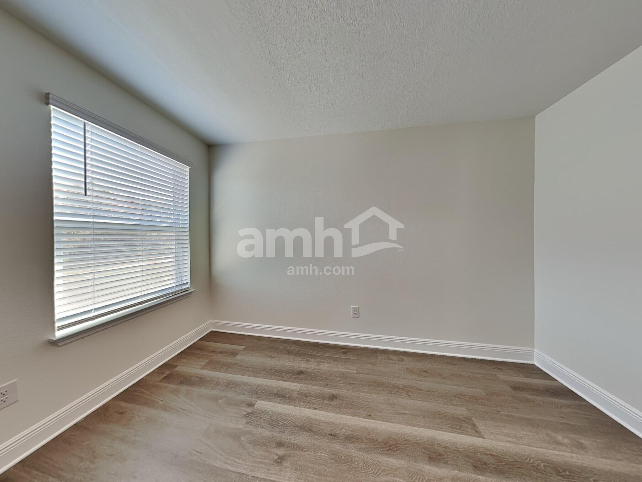 Building Photo - 27067 St Andrews Ave