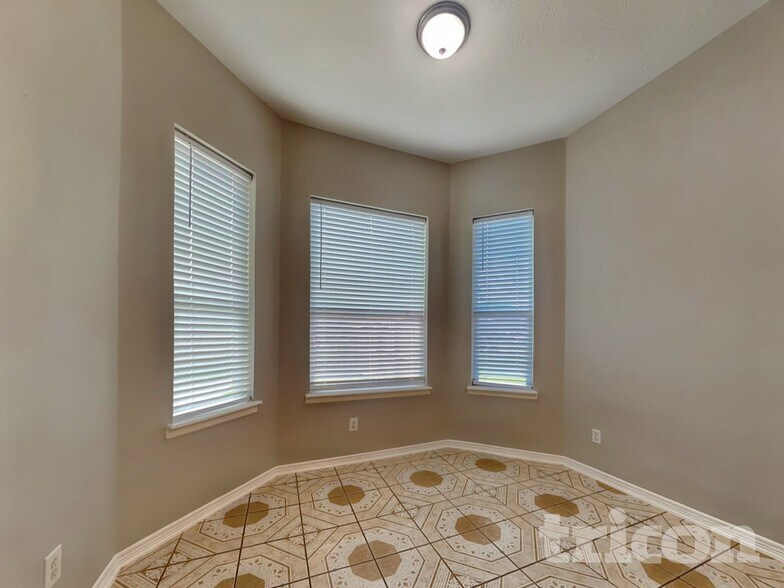 Building Photo - 10834 Golden Sunshine Dr