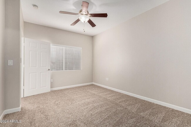 Building Photo - Immaculate Lakewood Community Condo