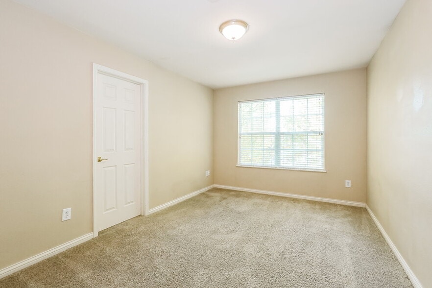 Building Photo - 4768 Beach Club Dr
