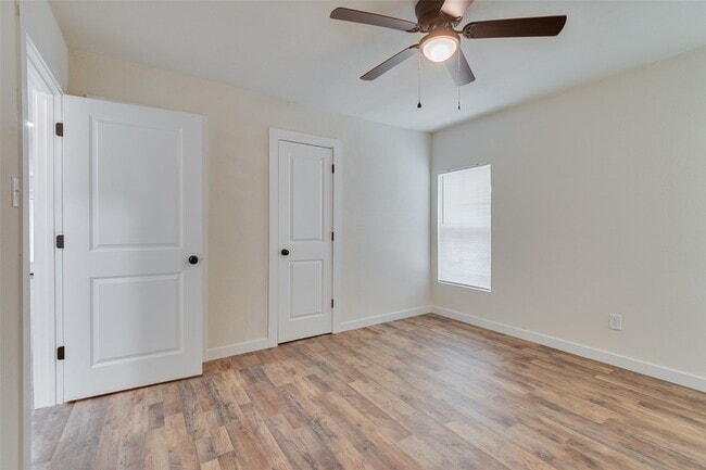 Building Photo - 2151 E Overton Rd