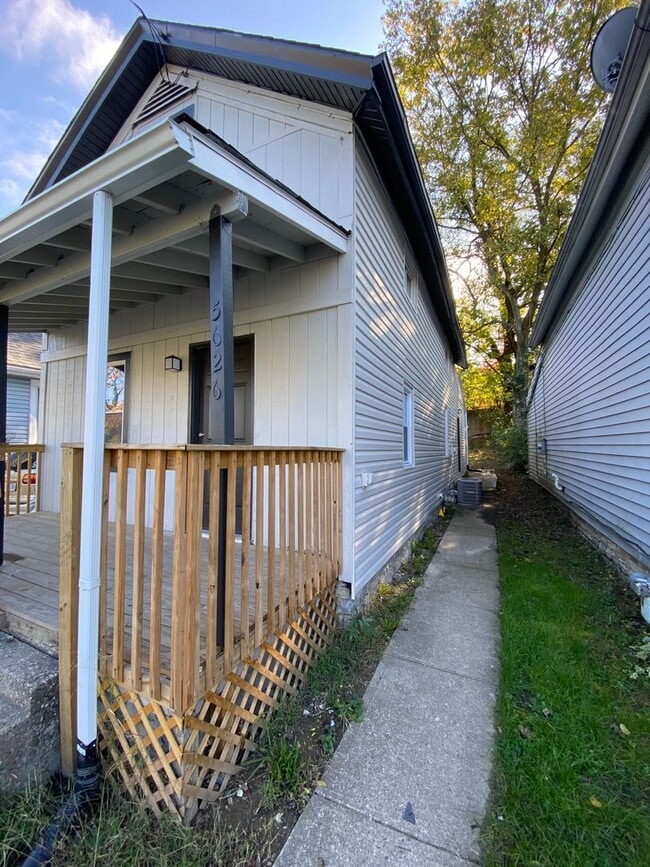 Building Photo - ELMWOOD PLACE - Fully Remodeled 2-3 bed ho...