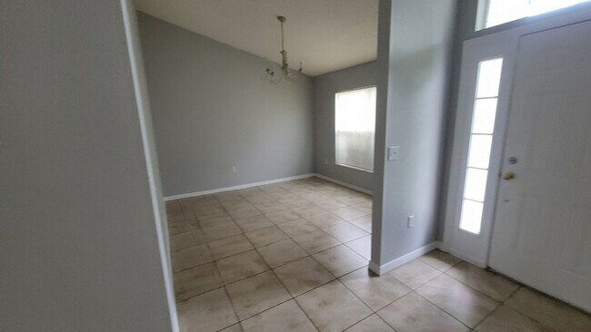 Building Photo - Beautiful 3 bedroom 2 bath home