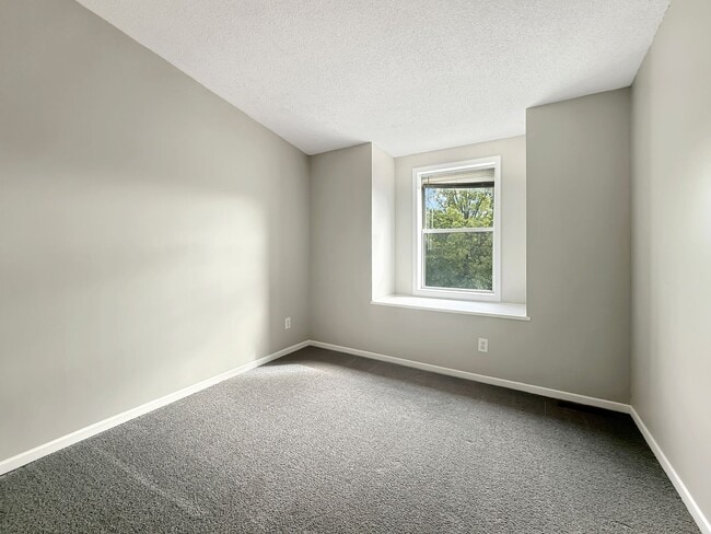 Building Photo - 14393 Estates Ave